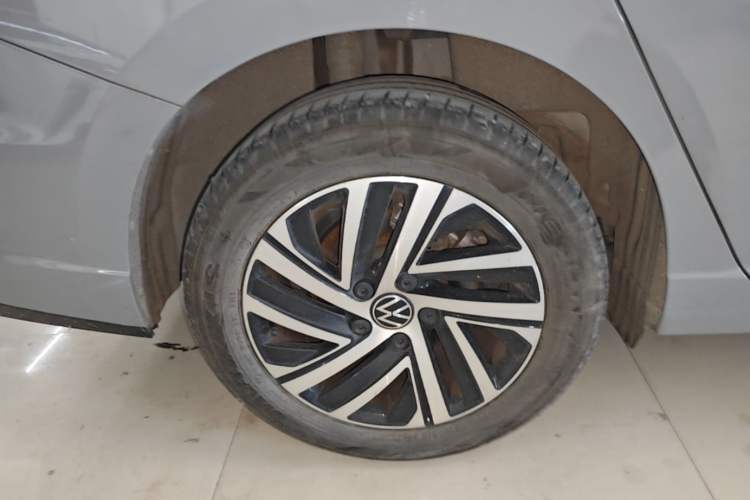 Used Volkswagen Lavida 2023 Revised Version 1.5L Automatic Starry Sky Edition – 5 Million Units Right Rear Wheel Hub