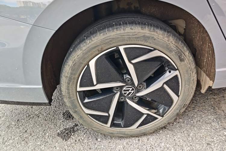 Used Volkswagen Lavida 2023 300TSI DSG Starry Sky Elite Edition Right Rear Wheel Hub