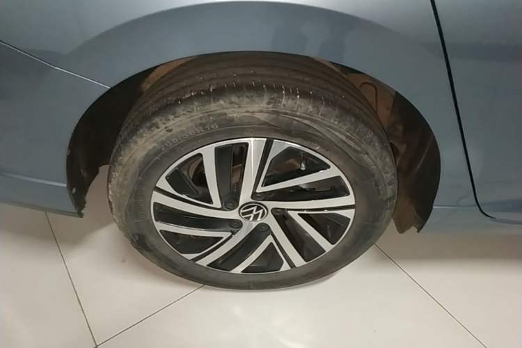 Used Volkswagen Lavida 2023 300TSI DSG Starry Full-Comfort Edition Right Rear Wheel Hub