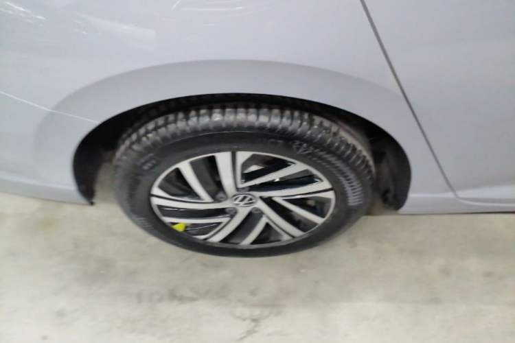 Used Volkswagen Lavida 2023 300TSI DSG Starry Full-Comfort Edition Right Rear Wheel Hub