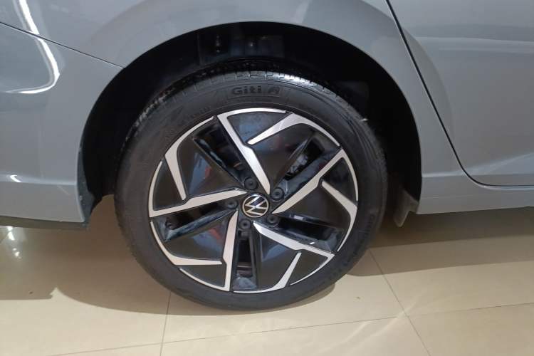 Used Volkswagen Lavida 2023 280TSI DSG Starry Sky Elegance Edition Right Rear Wheel Hub