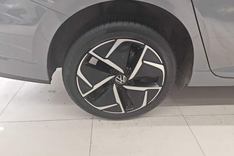 Used Volkswagen Lavida 2023 300TSI DSG Starry Sky Elite Edition Right Rear Wheel Hub