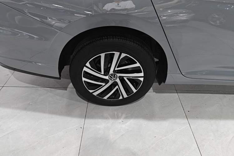 Used Volkswagen Lavida 2023 280TSI DSG Starry Sky Deluxe Edition Right Rear Wheel Hub