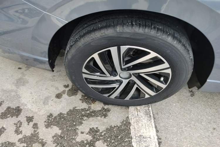 Used Volkswagen Lavida 2023 300TSI DSG Starry Full-Comfort Edition Right Rear Wheel Hub