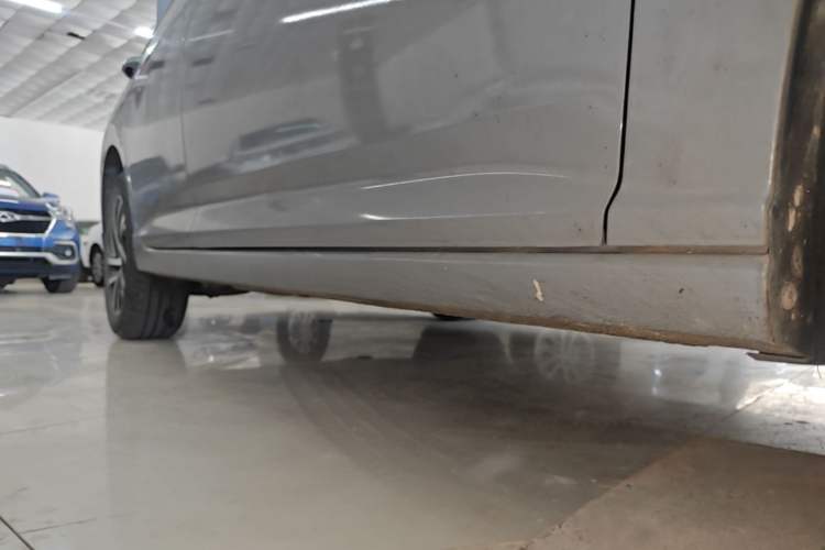 Used Volkswagen Lavida 2023 Revised Version 1.5L Automatic Starry Sky Edition – 5 Million Units Right Side Sill