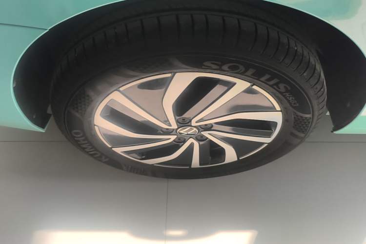 Used Volkswagen Lavida 2023 New Sharp 1.5L Automatic New Wish Edition Right Rear Wheel Hub