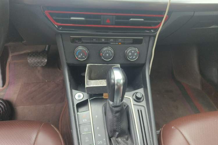 Used Volkswagen Lavida 2023 280TSI DSG Starry Sky Deluxe Edition Audio And AC Panel