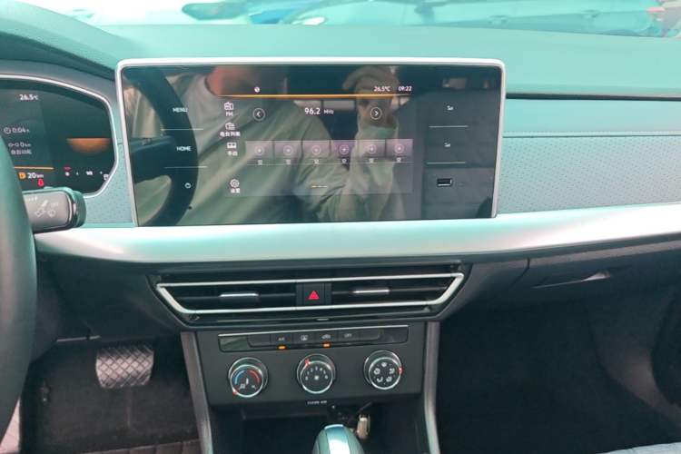 Used Volkswagen Lavida 2023 280TSI DSG Full-Comfort Edition Audio And AC Panel