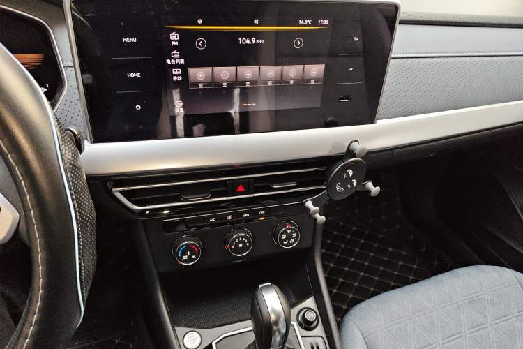 Used Volkswagen Lavida 2023 1.5L Automatic Full-Comfort Edition Audio And AC Panel