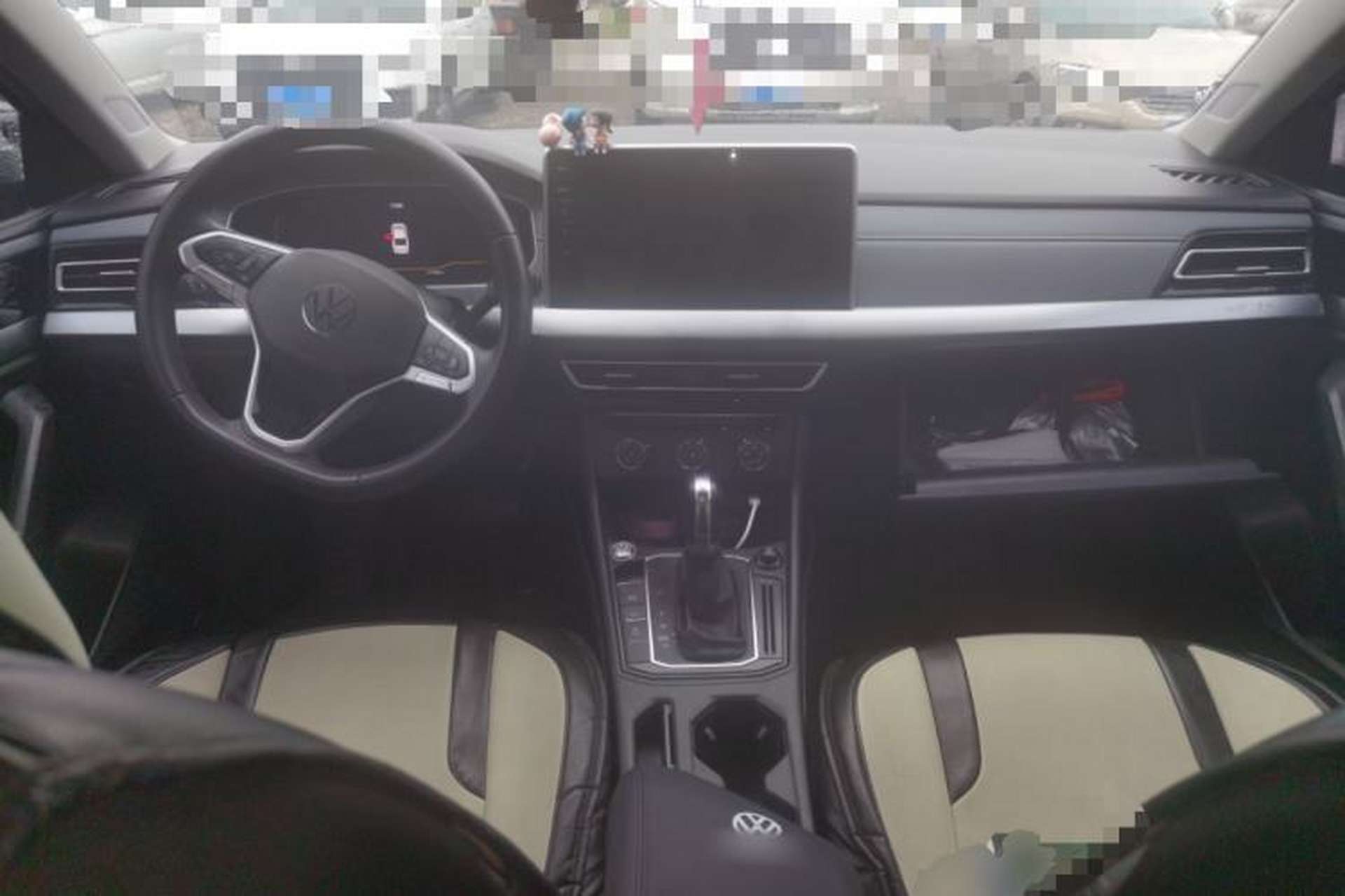 Used Volkswagen Lavida 2023 1.5L Automatic 5 Million Edition Center Console