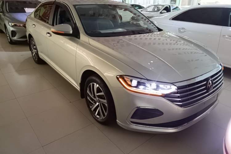 Used Volkswagen Lavida 2023 300TSI DSG Full-Comfort Edition Front Right 45 Deg