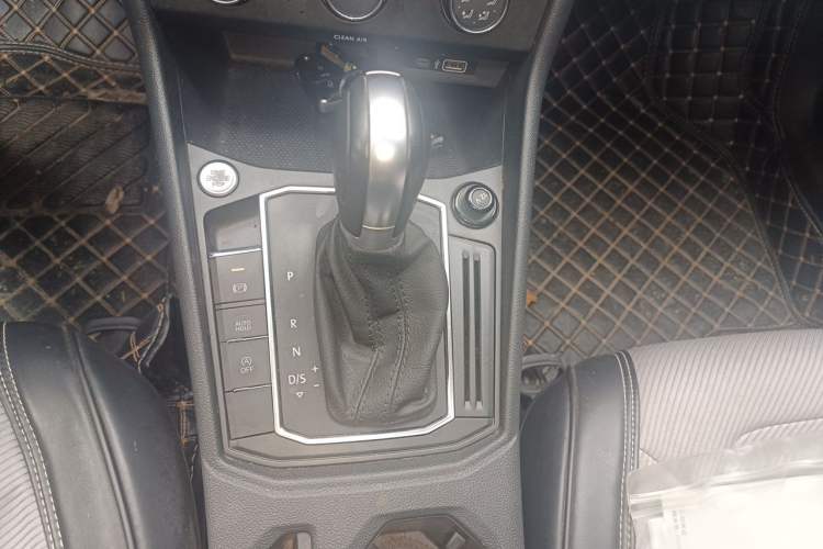 Used Volkswagen Lavida 2023 1.5L Automatic 5 Million Edition Gear Lever
