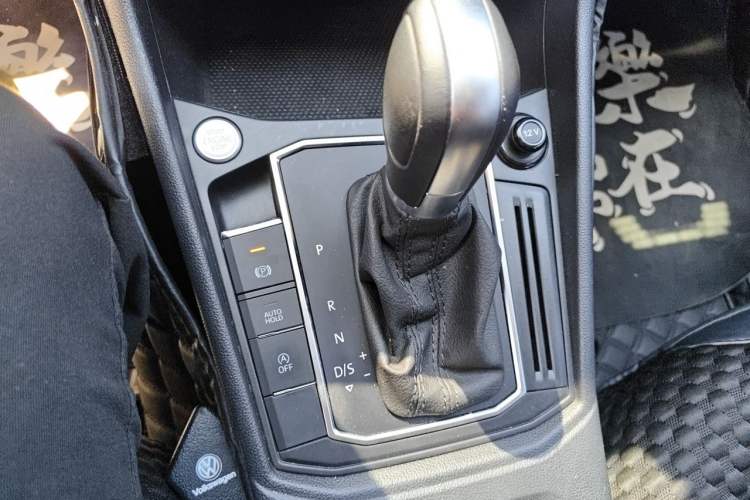 Used Volkswagen Lavida 2023 1.5L Automatic 5 Million Edition Gear Lever