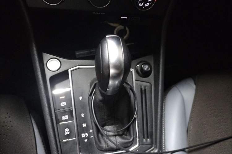 Used Volkswagen Lavida 2023 Revised Version 1.5L Automatic Starry Sky Edition – 5 Million Units Gear Lever