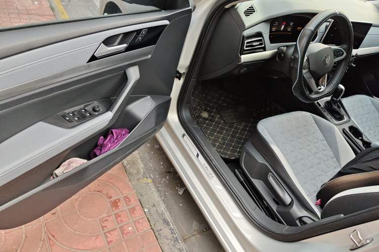 Used Volkswagen Lavida 2023 1.5L Automatic Full-Comfort Edition Interior 3