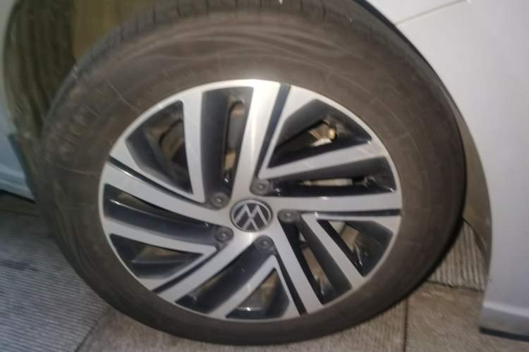 Used Volkswagen Lavida 2023 280TSI DSG Starry Sky Deluxe Edition Right Front Wheel Hub