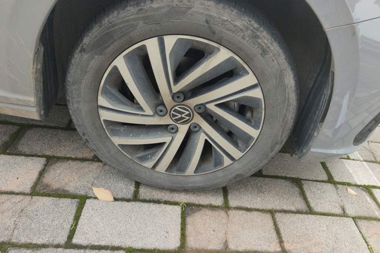 Used Volkswagen Lavida 2023 280TSI DSG Starry Sky Deluxe Edition Right Front Wheel Hub
