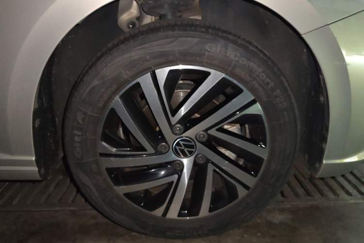 Used Volkswagen Lavida 2023 1.5L Automatic Full-Comfort Edition Right Front Wheel Hub
