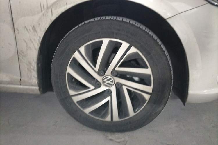 Used Volkswagen Lavida 2023 Revised Version 1.5L Automatic Starry Sky Edition – 5 Million Units Right Front Wheel Hub