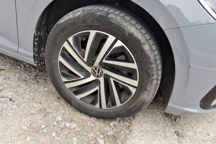 Used Volkswagen Lavida 2023 280TSI DSG Starry Sky Deluxe Edition Right Front Wheel Hub