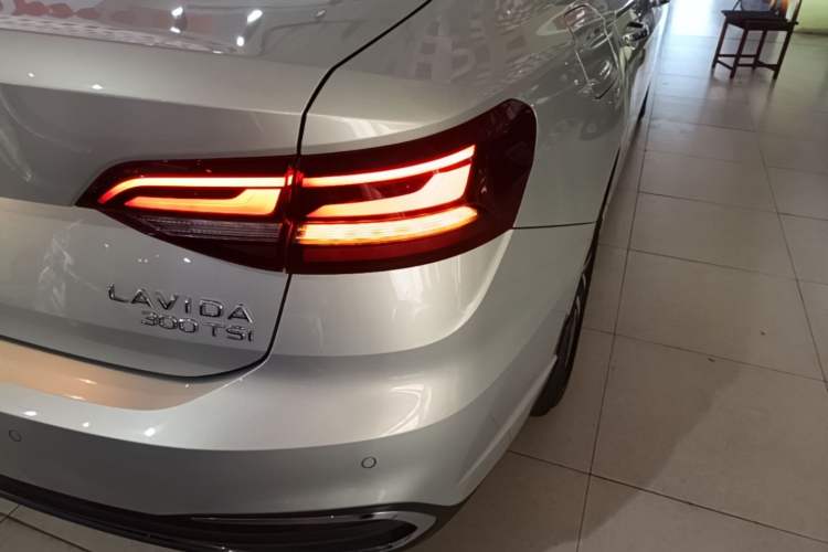 Used Volkswagen Lavida 2023 300TSI DSG Full-Comfort Edition Right Rear Taillight