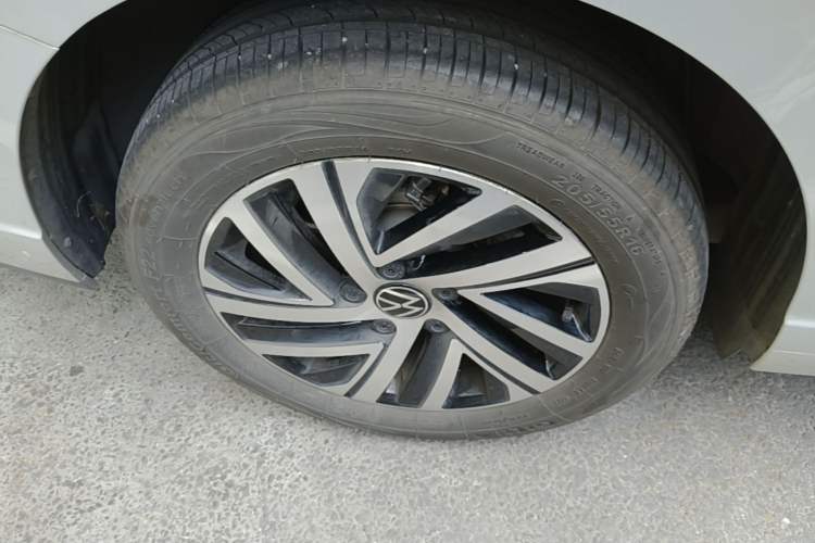 Used Volkswagen Lavida 2023 1.5L Automatic 5 Million Edition Right Rear Wheel Hub