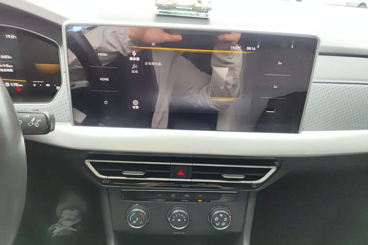 Used Volkswagen Lavida 2023 280TSI DSG Full-Comfort Edition Audio And AC Panel