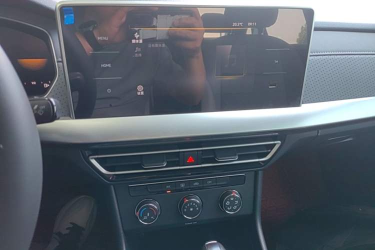 Used Volkswagen Lavida 2023 280TSI DSG Full-Comfort Edition Audio And AC Panel