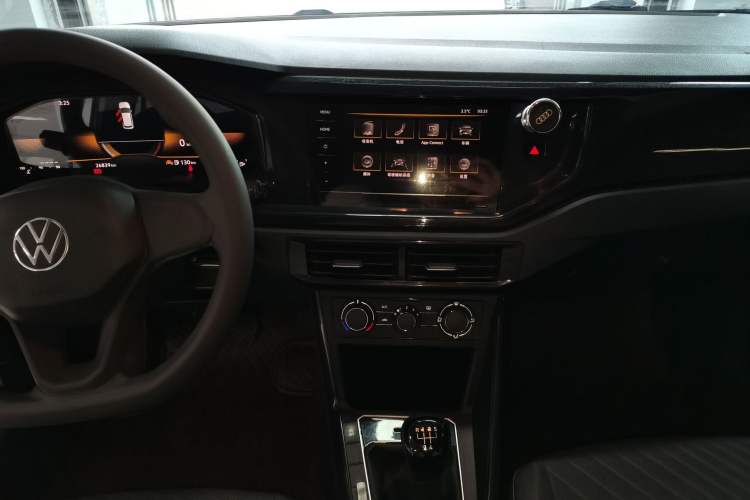 Used Volkswagen Lavida 2023 New Sharp 1.5L Manual New Comfort Edition Audio And AC Panel