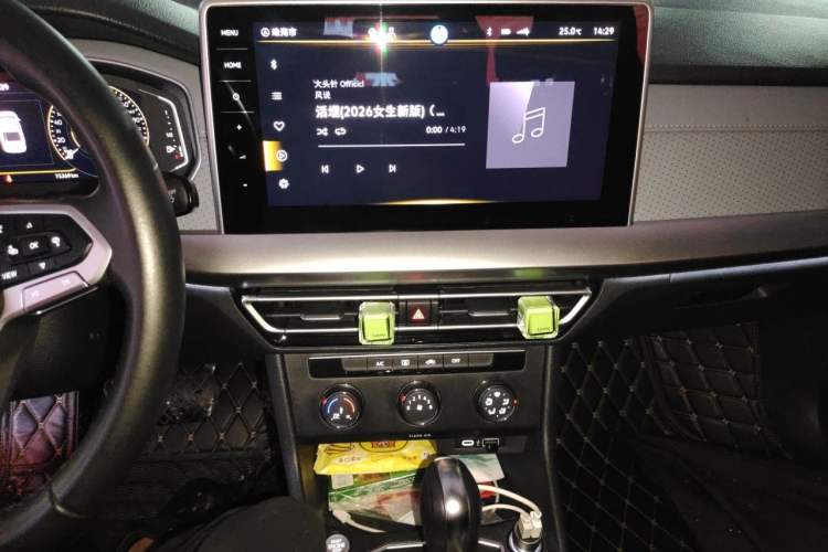 Used Volkswagen Lavida 2023 Revised Version 1.5L Automatic Starry Sky Edition – 5 Million Units Audio And AC Panel