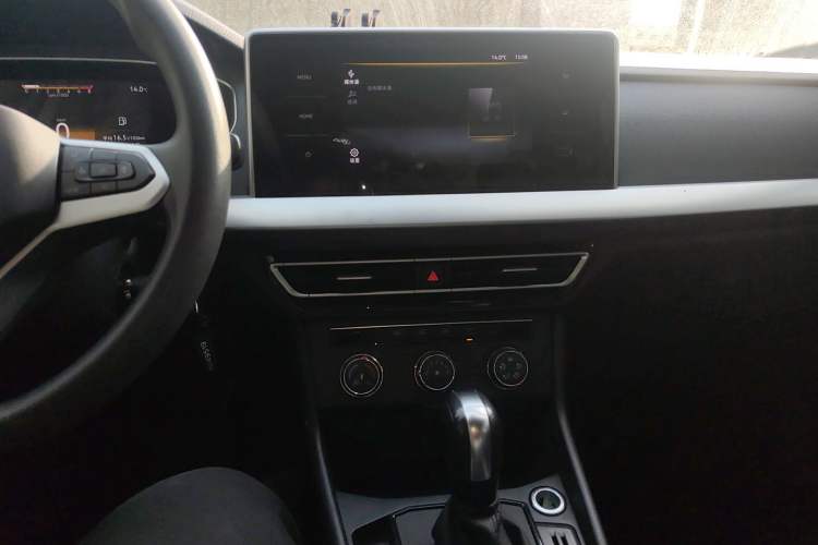 Used Volkswagen Lavida 2023 Revised 1.5L Automatic DeYi Edition Audio And AC Panel