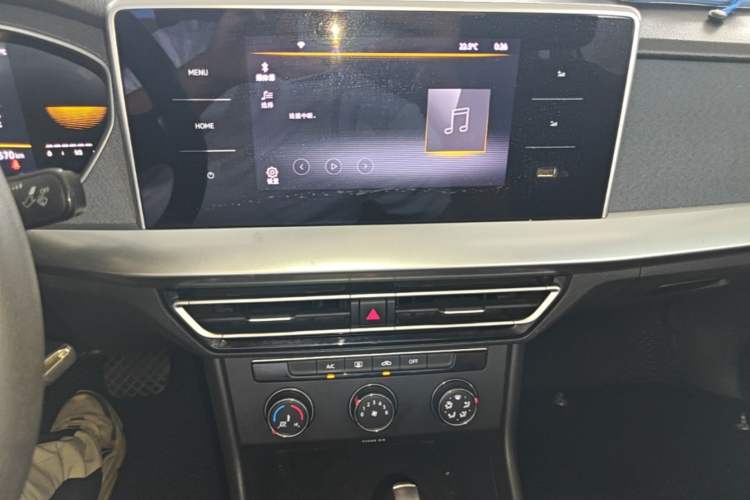 Used Volkswagen Lavida 2023 1.5L Automatic De Yi Edition Audio And AC Panel