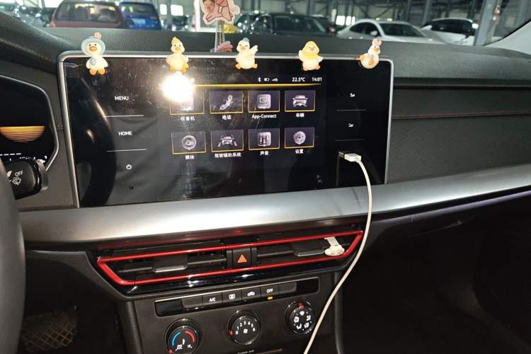 Used Volkswagen Lavida 2023 300TSI DSG Full-Comfort Edition Audio And AC Panel