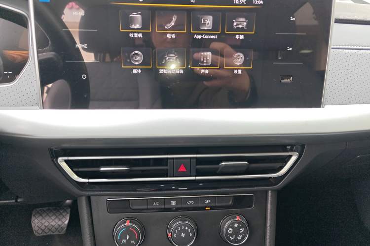 Used Volkswagen Lavida 2023 1.5L Automatic Full-Comfort Edition Audio And AC Panel