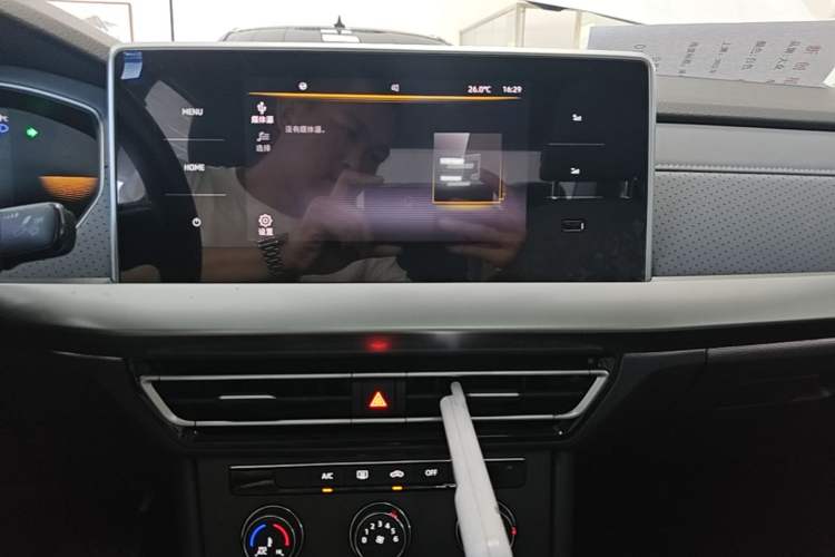 Used Volkswagen Lavida 2023 280TSI DSG Full-Comfort Edition Audio And AC Panel
