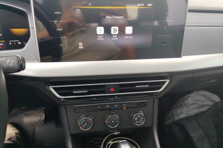 Used Volkswagen Lavida 2023 300TSI DSG Full-Comfort Edition Audio And AC Panel