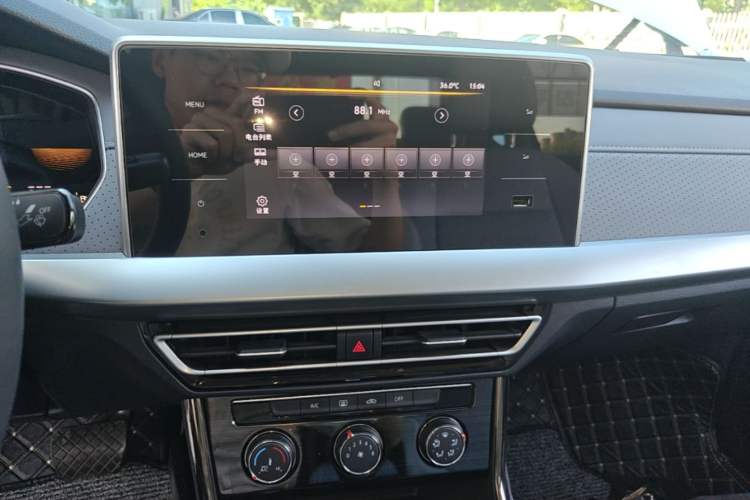 Used Volkswagen Lavida 2023 300TSI DSG Full-Comfort Edition Audio And AC Panel