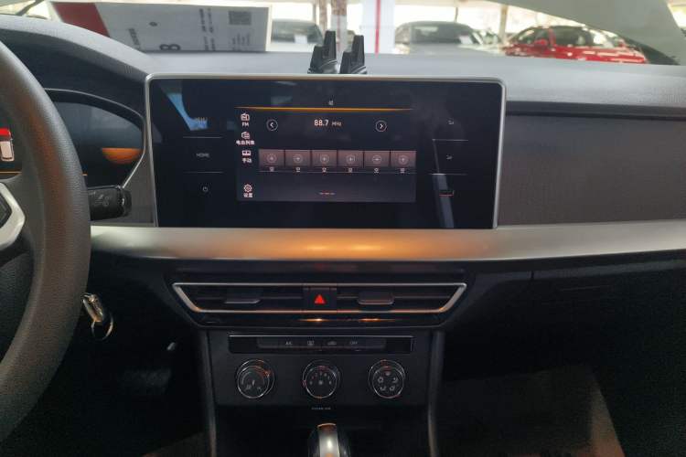 Used Volkswagen Lavida 2023 Revised 1.5L Automatic DeYi Edition Audio And AC Panel