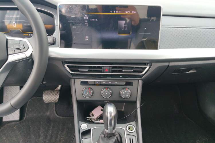 Used Volkswagen Lavida 2023 300TSI DSG Full-Comfort Edition Audio And AC Panel