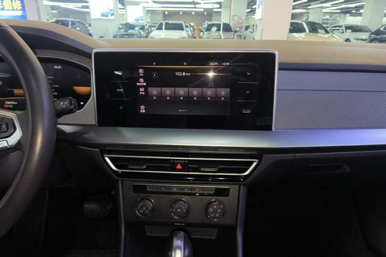 Used Volkswagen Lavida 2023 280TSI DSG Full-Comfort Edition Audio And AC Panel