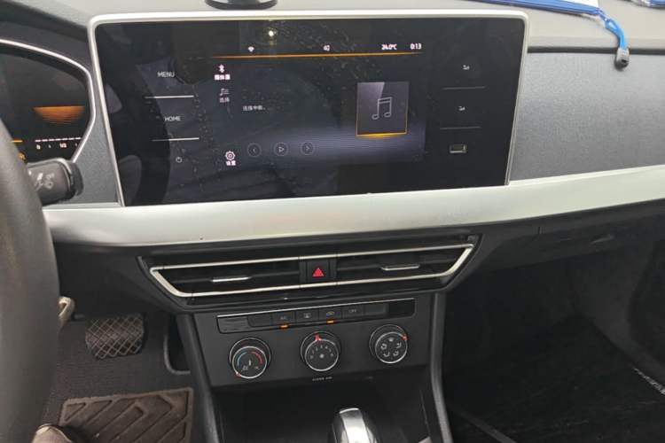 Used Volkswagen Lavida 2023 1.5L Automatic De Yi Edition Audio And AC Panel