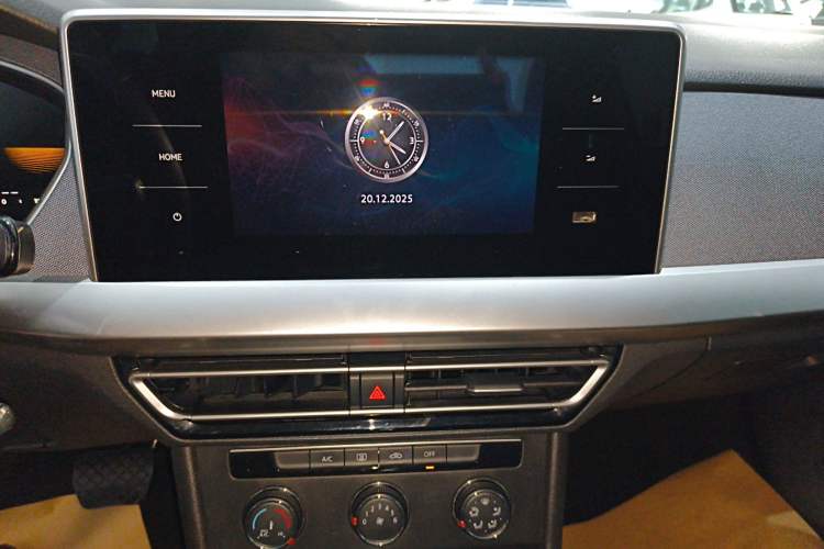 Used Volkswagen Lavida 2023 Revised 1.5L Automatic DeYi Edition Audio And AC Panel