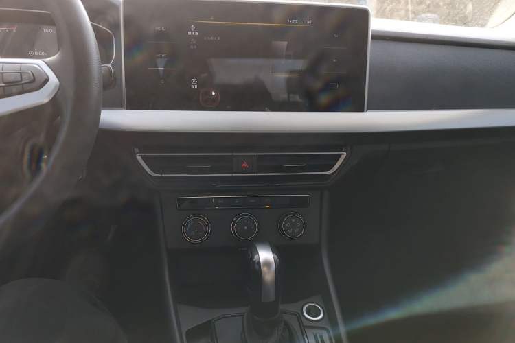 Used Volkswagen Lavida 2023 Revised 1.5L Automatic DeYi Edition Audio And AC Panel