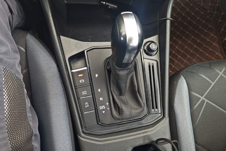 Used Volkswagen Lavida 2023 Revised 1.5L Automatic DeYi Edition Audio And AC Panel