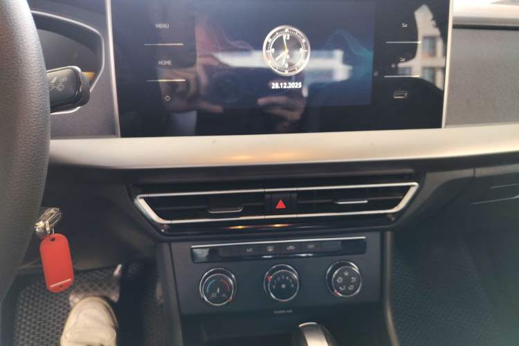Used Volkswagen Lavida 2023 Revised 1.5L Automatic DeYi Edition Audio And AC Panel