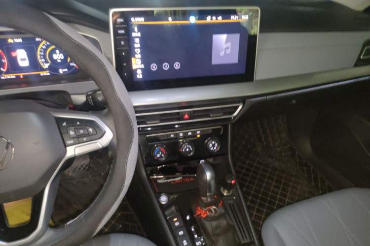 Used Volkswagen Lavida 2023 Revised Version 1.5L Automatic Starry Sky Edition – 5 Million Units Audio And AC Panel