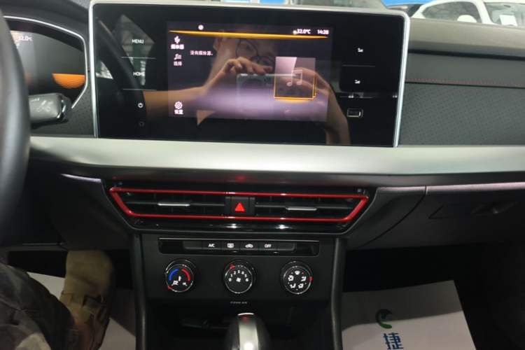 Used Volkswagen Lavida 2023 300TSI DSG Starry Full-Comfort Edition Audio And AC Panel