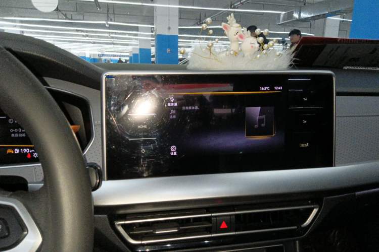 Used Volkswagen Lavida 2023 300TSI DSG Full-Comfort Edition Audio And AC Panel
