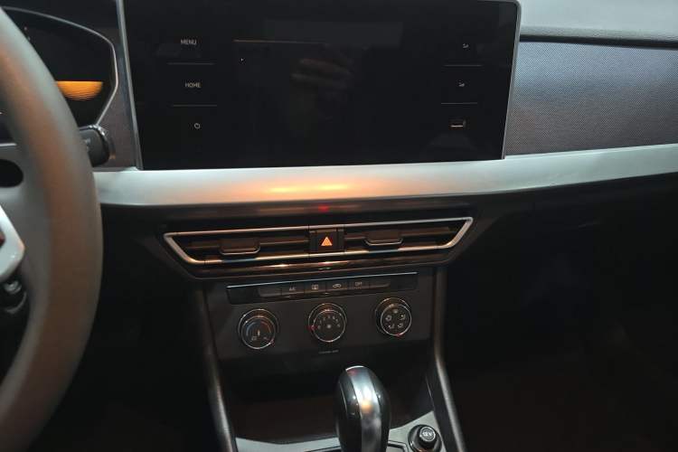 Used Volkswagen Lavida 2023 1.5L Automatic De Yi Edition Audio And AC Panel