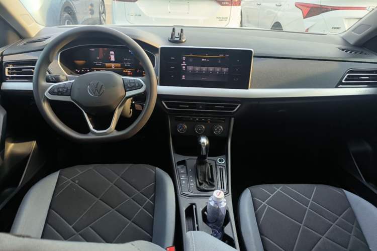 Used Volkswagen Lavida 2023 Revised 1.5L Automatic DeYi Edition Center Console